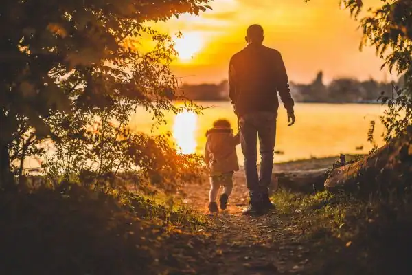image of dad and child - parental alienation Richmond upon Thames